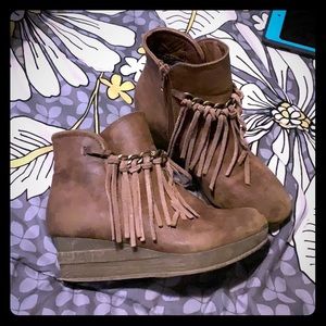 Little girls wedge bootie, size 3